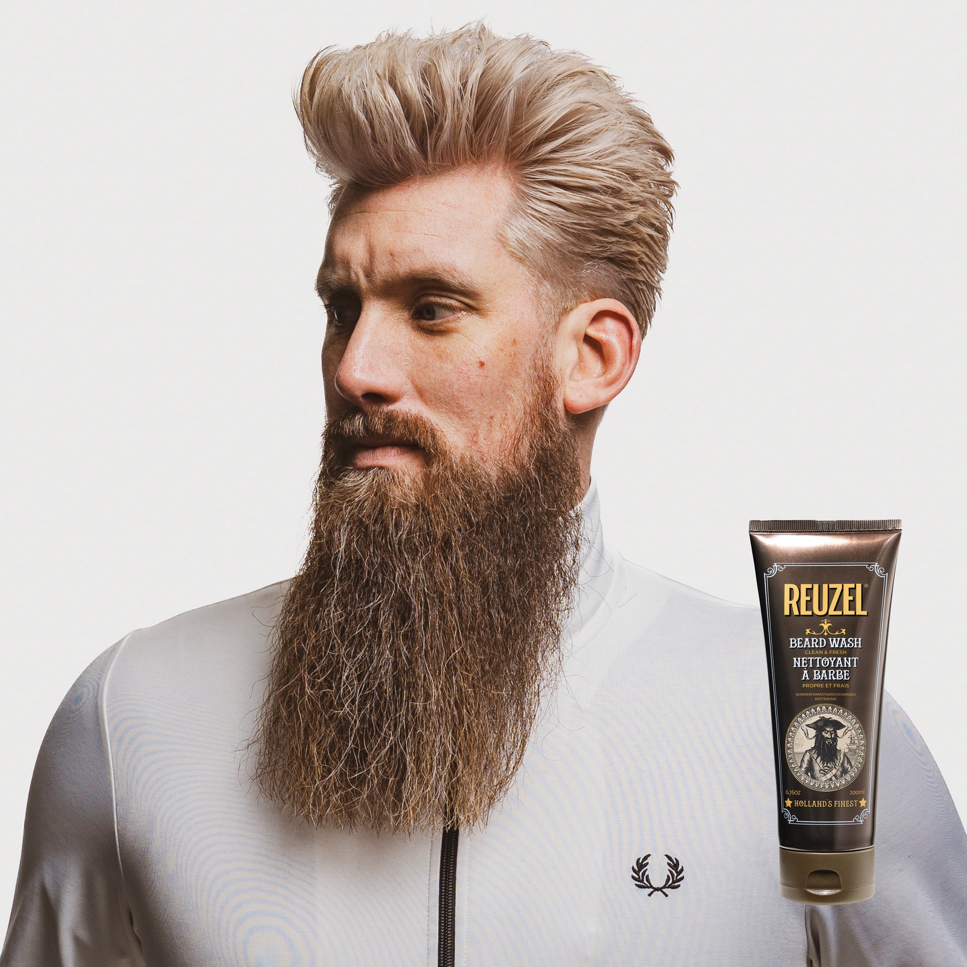 Reuzel Deutschland Clean & Fresh Beard Wash bottle with label, natural beard care product for grooming and hygiene.