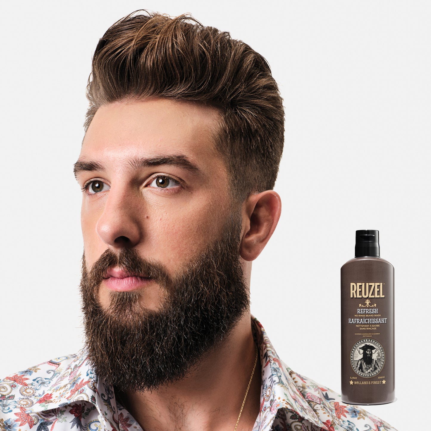 Reuzel Deutschland Refresh No Rinse Beard Wash bottle with label, designed for clean and refreshed beards in beard grooming products.