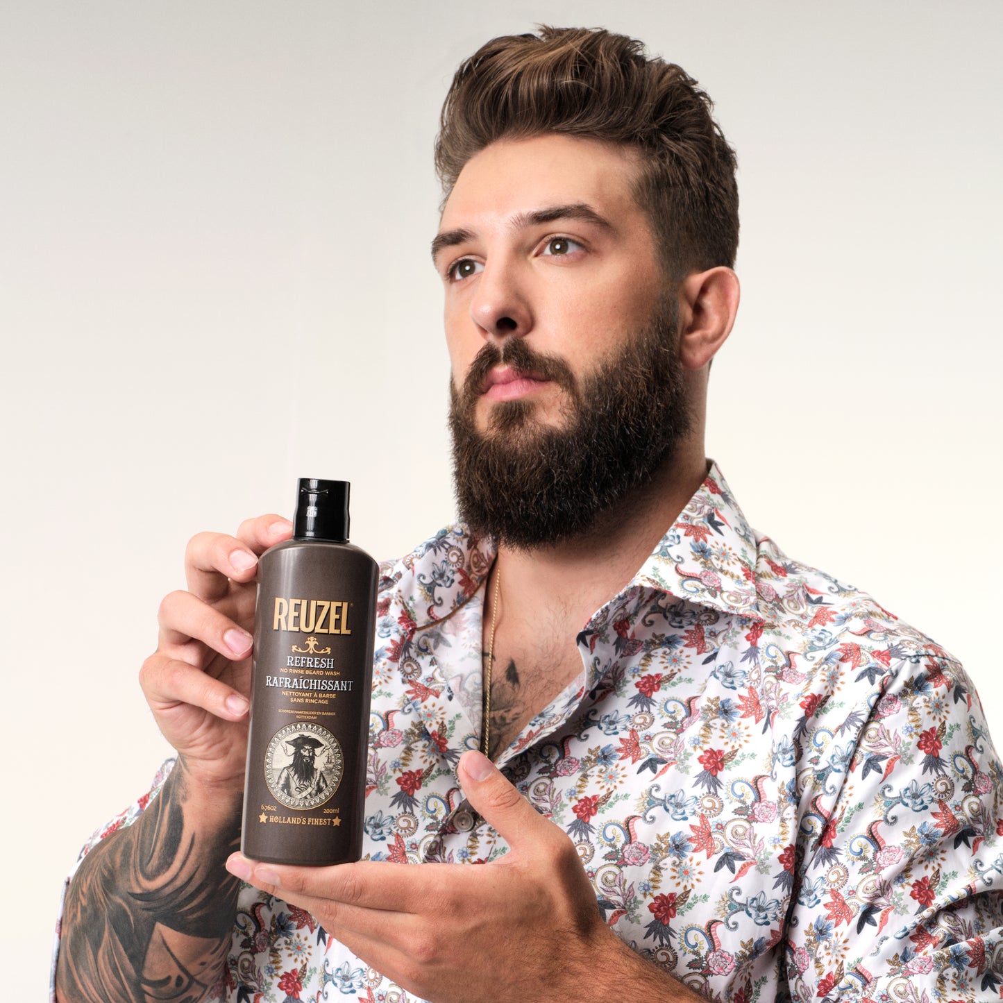 Reuzel Deutschland Refresh No Rinse Beard Wash in a bottle, designed for clean and refreshed beards without rinsing needed.