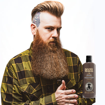 Reuzel Deutschland Refresh No Rinse Beard Wash bottle with label, designed for clean, fresh beard grooming.